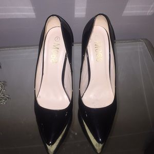 Size 7 black patent pump